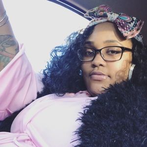 Meet your Posher, Demeka